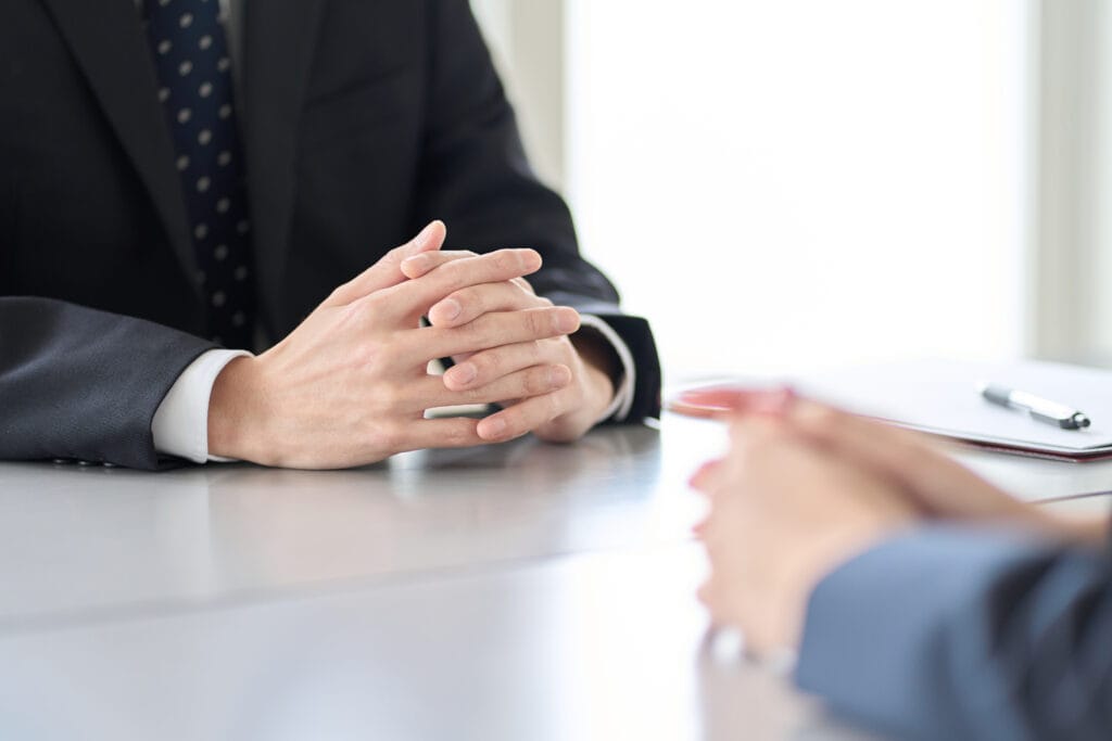 Mastering the Negotiation Call. Remote Tech Contract Negotiation: Hourly Rate vs Fixed Project Pricing