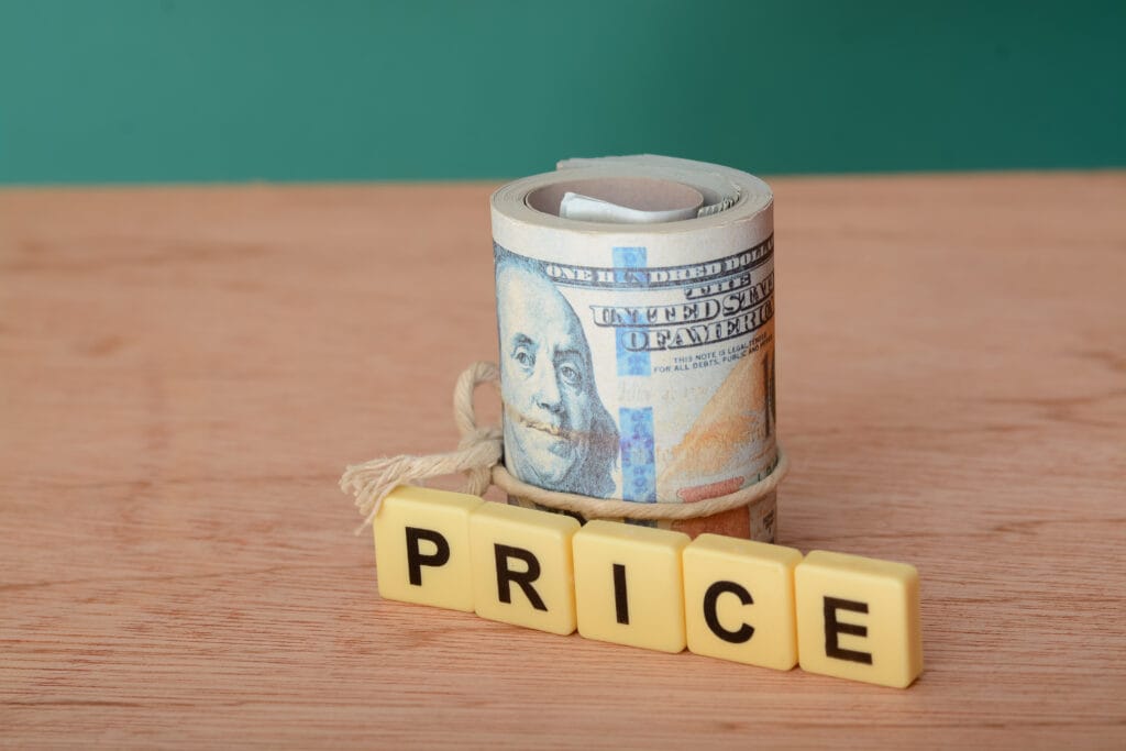 The Fixed Price Illusion. Remote Tech Contract Negotiation: Hourly Rate vs Fixed Project Pricing